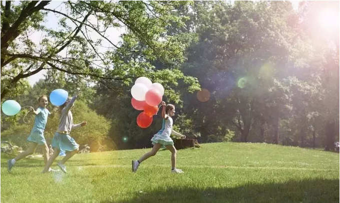 孩子們的童年究竟能有多美？何必想象，點擊即享！